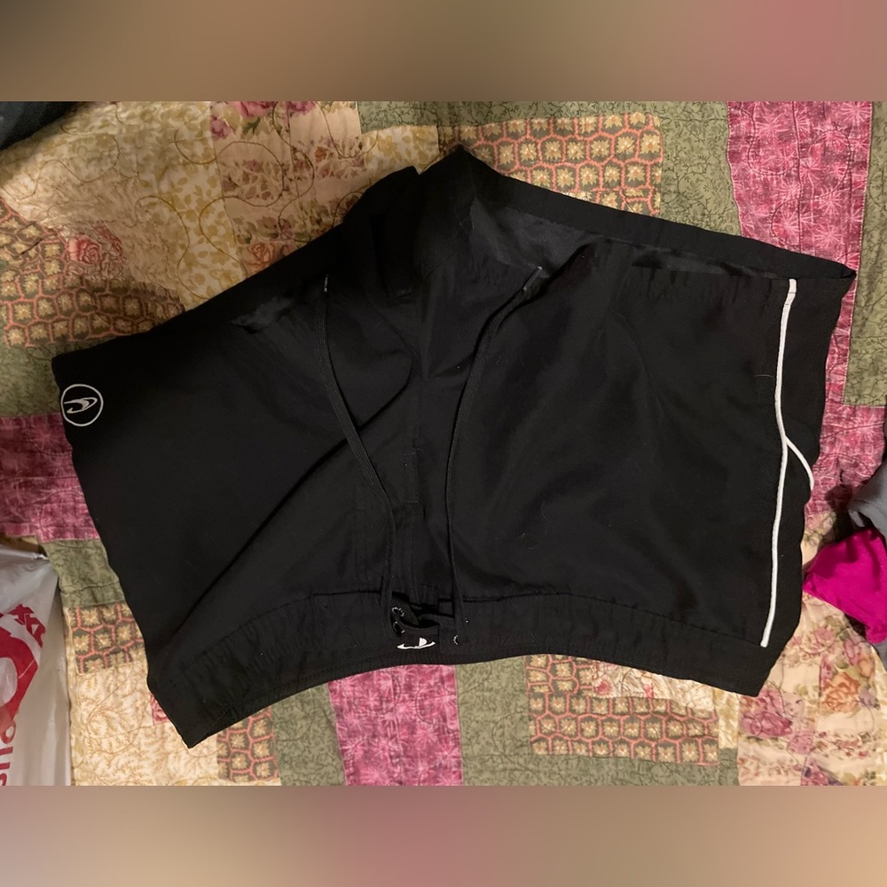 O’Neil size small board shorts